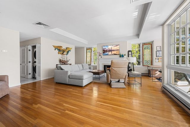 63 Garden Rd C5, Wellesley, MA 02481