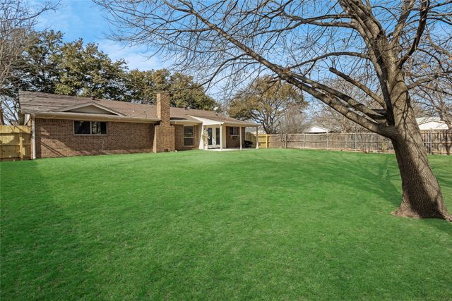 5820 Denise Drive, Haltom City, TX 76148