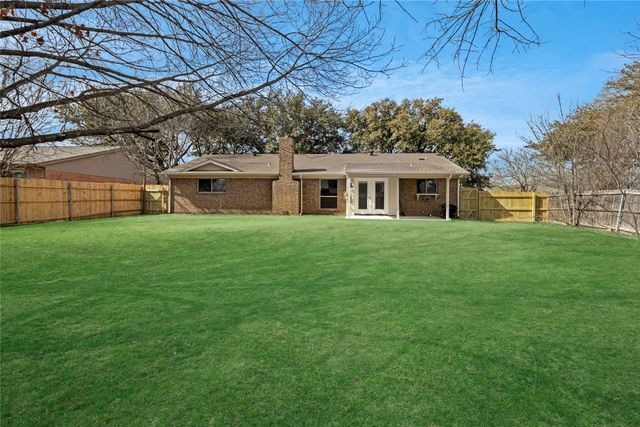 5820 Denise Drive, Haltom City, TX 76148