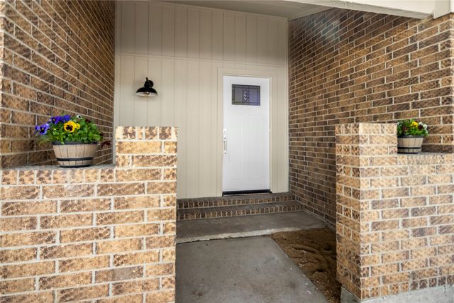 5820 Denise Drive, Haltom City, TX 76148