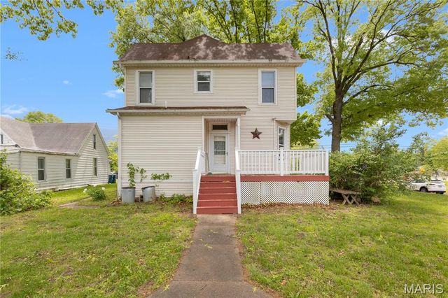 3302 College Avenue, Alton, IL 62002