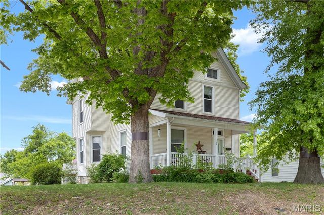 3302 College Avenue, Alton, IL 62002