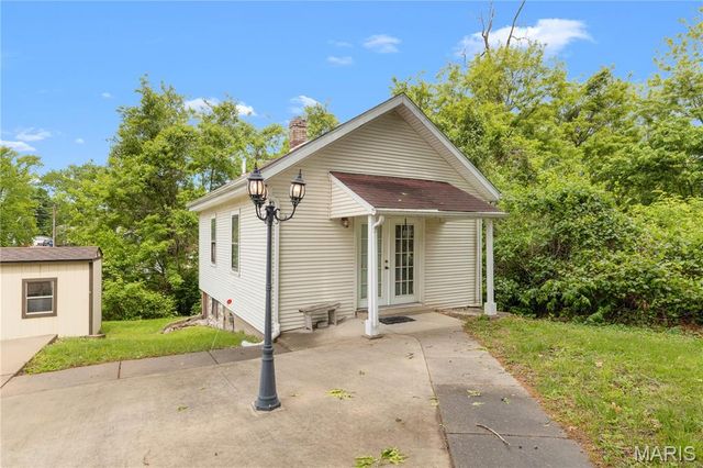 3302 College Avenue, Alton, IL 62002