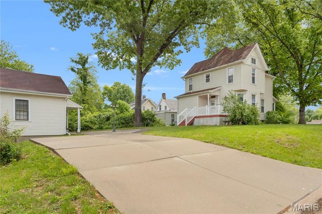 3302 College Avenue, Alton, IL 62002