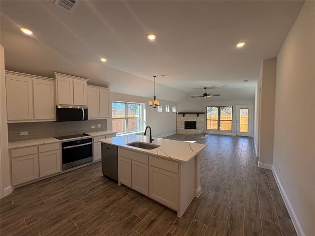 614 Kyle Drive, Tioga, TX 76271