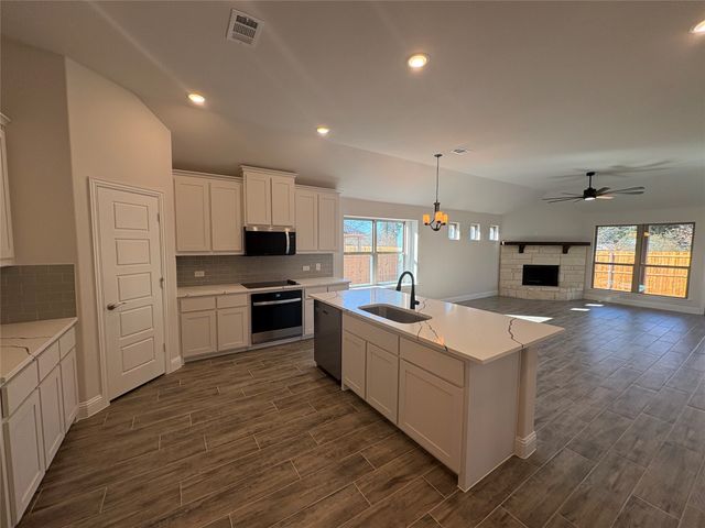 614 Kyle Drive, Tioga, TX 76271