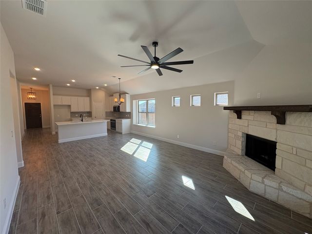 614 Kyle Drive, Tioga, TX 76271