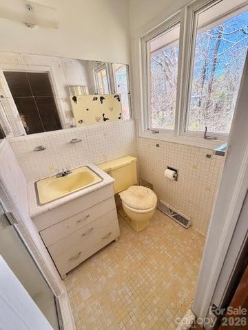 3002 Club Drive, Gastonia, NC 28054