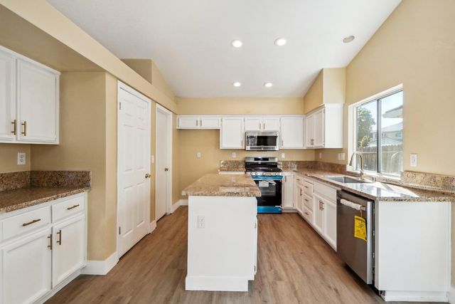 8692 Tarata Pl, Elk Grove, CA 95624