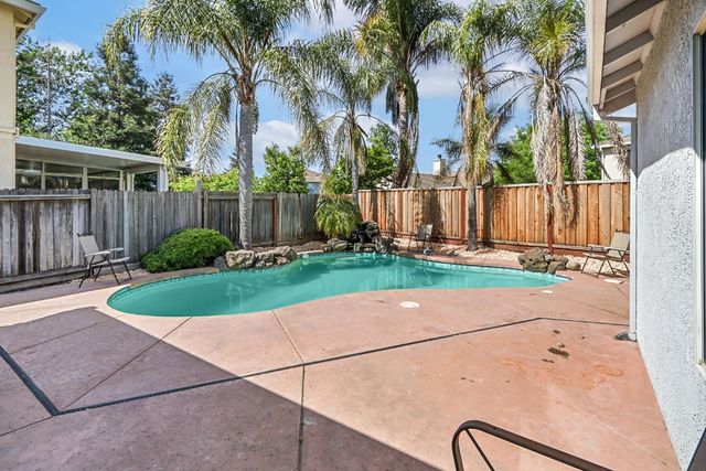 8692 Tarata Pl, Elk Grove, CA 95624
