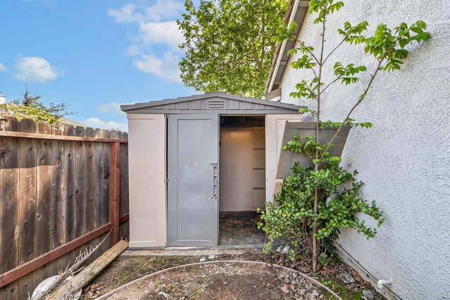 8692 Tarata Pl, Elk Grove, CA 95624