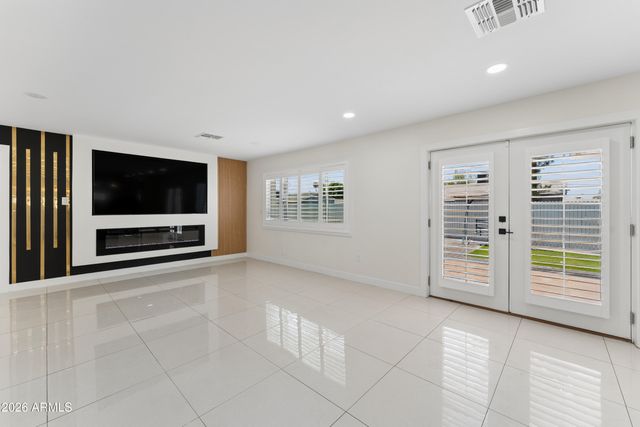 6139 W COLTER Street, Glendale, AZ 85301