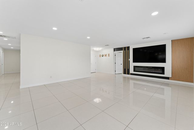 6139 W COLTER Street, Glendale, AZ 85301