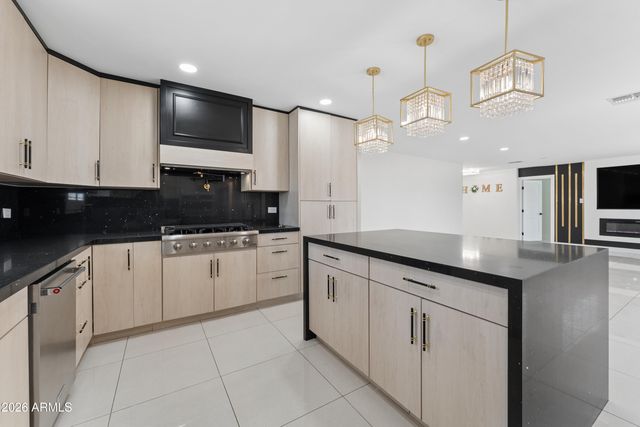 6139 W COLTER Street, Glendale, AZ 85301