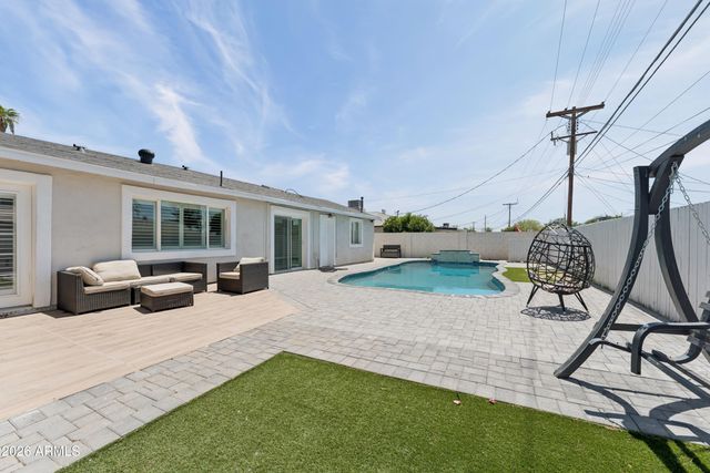 6139 W COLTER Street, Glendale, AZ 85301