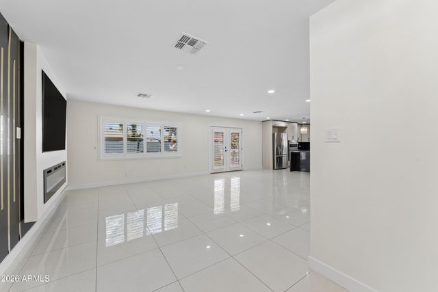 6139 W COLTER Street, Glendale, AZ 85301
