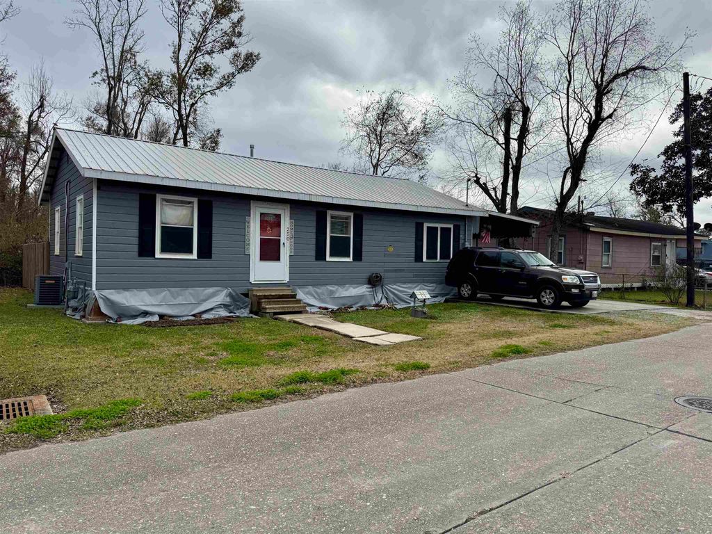250 Carlos Street, Houma, LA 70364