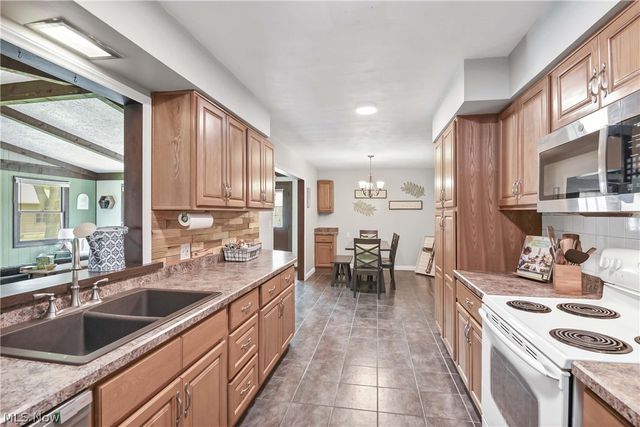 183 Sunrise Drive, Amherst, OH 44001