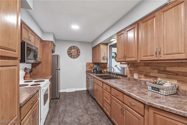 183 Sunrise Drive, Amherst, OH 44001