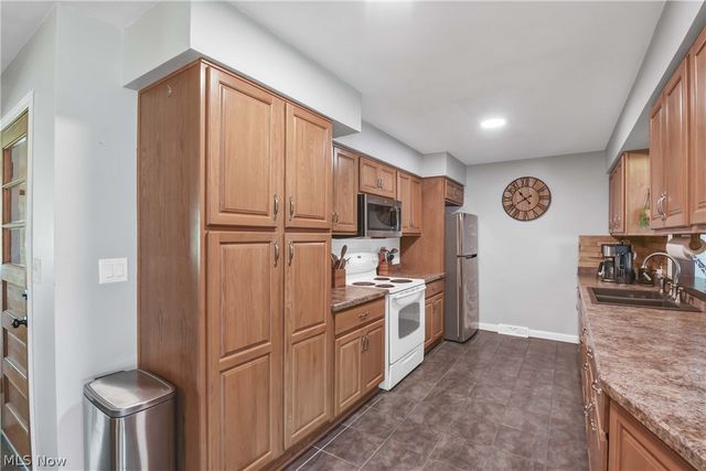 183 Sunrise Drive, Amherst, OH 44001