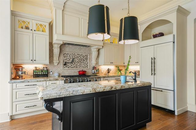 1703 Windsor Place, Nichols Hills, OK 73116
