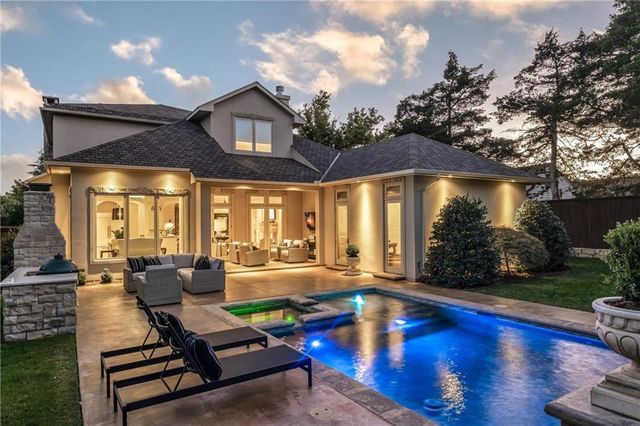 1703 Windsor Place, Nichols Hills, OK 73116