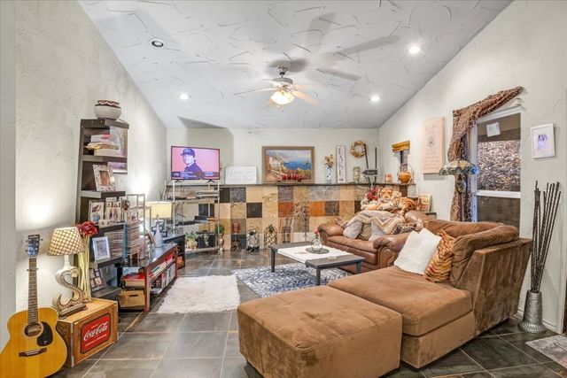 415 Floyd Dr, Smithville, TN 37166