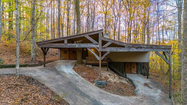 415 Floyd Dr, Smithville, TN 37166