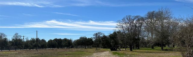 2690 County Road 179, Alvin, TX 77511