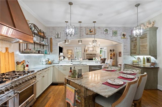 37 Creswell Court, Greensboro, NC 27407