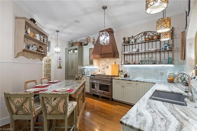 37 Creswell Court, Greensboro, NC 27407