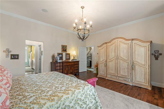 37 Creswell Court, Greensboro, NC 27407