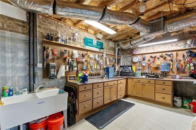 37 Creswell Court, Greensboro, NC 27407