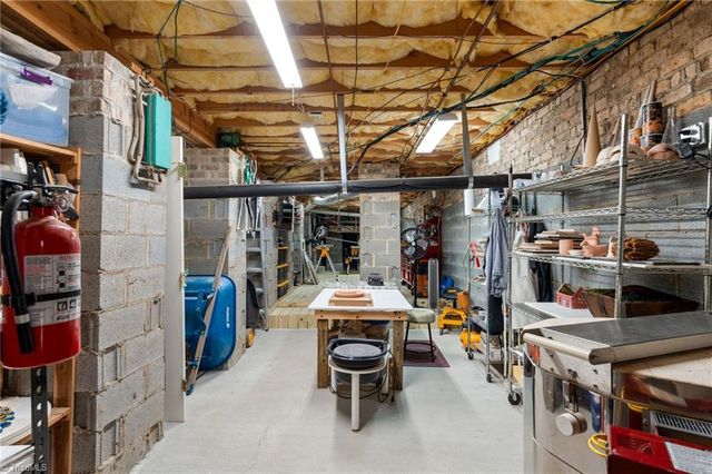 37 Creswell Court, Greensboro, NC 27407