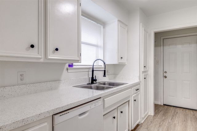 2428 Summer Place Drive, Arlington, TX 76014