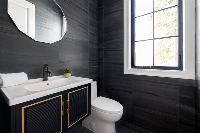 42 Bow Rd, Newton, MA 02459