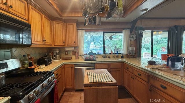 377 Oldstone Court, Simi Valley, CA 93065