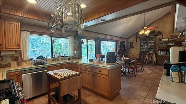 377 Oldstone Court, Simi Valley, CA 93065