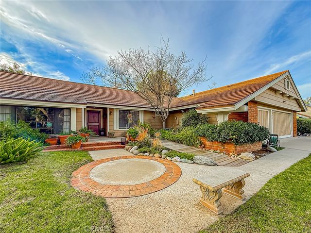 377 Oldstone Court, Simi Valley, CA 93065