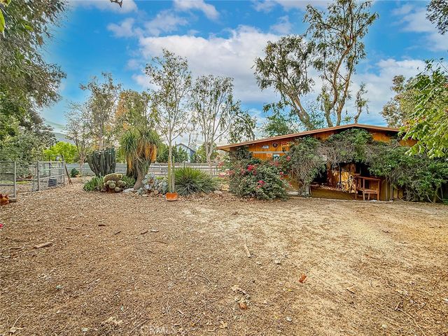 377 Oldstone Court, Simi Valley, CA 93065