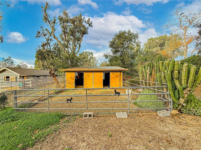 377 Oldstone Court, Simi Valley, CA 93065