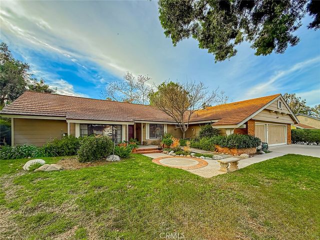 377 Oldstone Court, Simi Valley, CA 93065