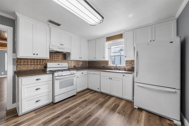 306 W Virginia Street, West, TX 76691