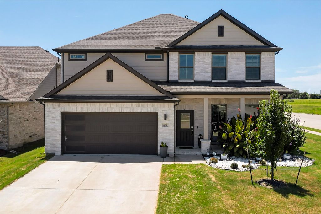 601 Hazeltine Road, Red Oak, TX 75154