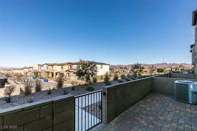 302 Walsh Peak Avenue, Henderson, NV 89015