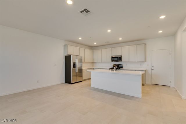302 Walsh Peak Avenue, Henderson, NV 89015