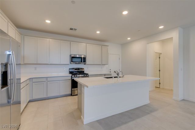 302 Walsh Peak Avenue, Henderson, NV 89015