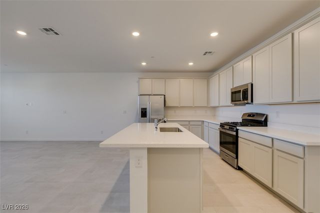 302 Walsh Peak Avenue, Henderson, NV 89015