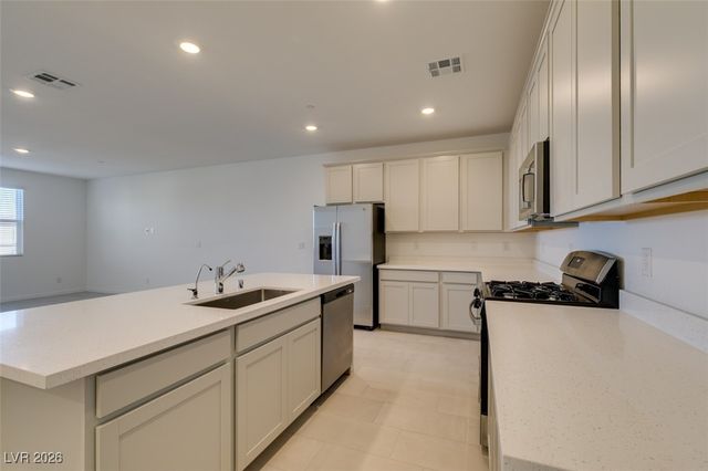 302 Walsh Peak Avenue, Henderson, NV 89015