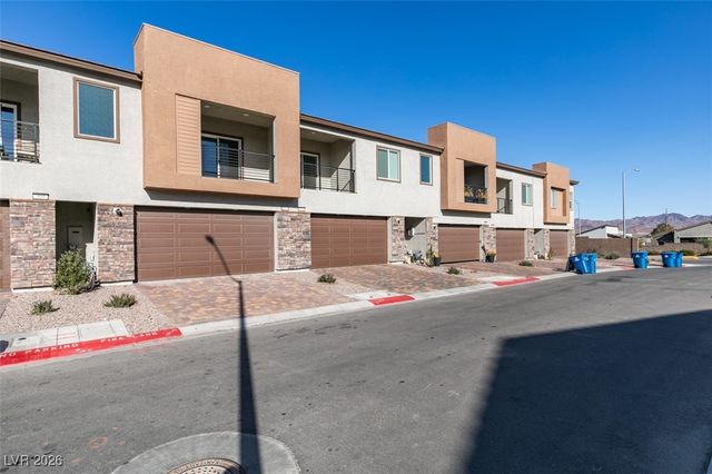 302 Walsh Peak Avenue, Henderson, NV 89015